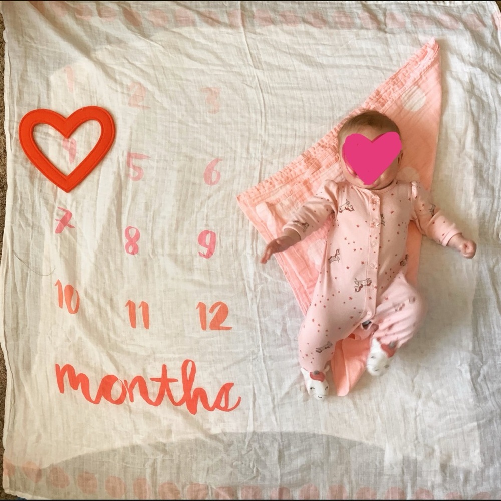Cloud Island muslin blanket and frame set, milestone blanket